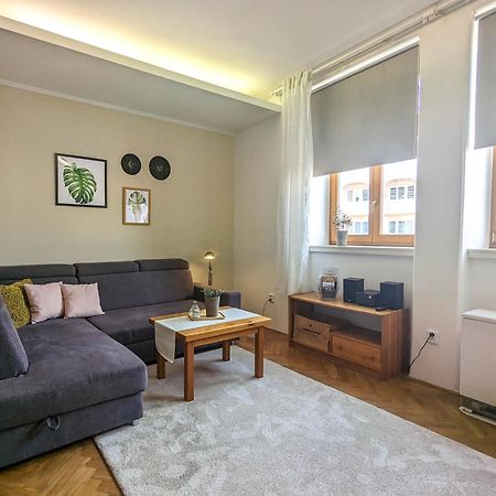 Apartman Pod Valdickou Branou ยีชิน ภายนอก รูปภาพ