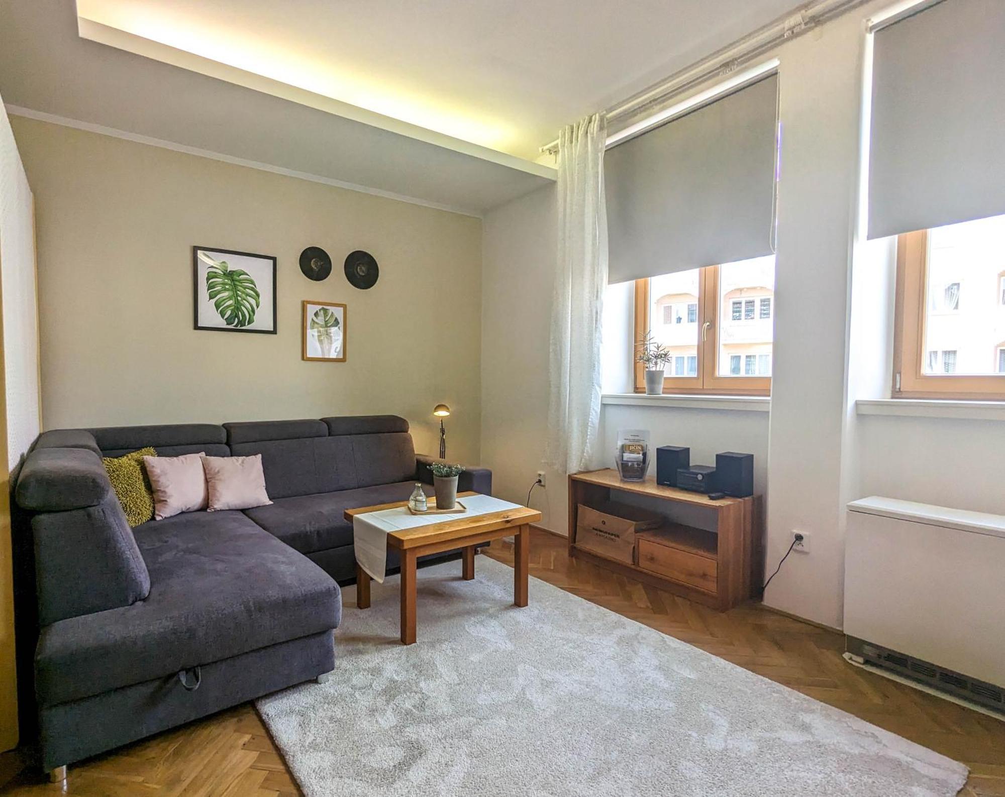 Apartman Pod Valdickou Branou ยีชิน ภายนอก รูปภาพ